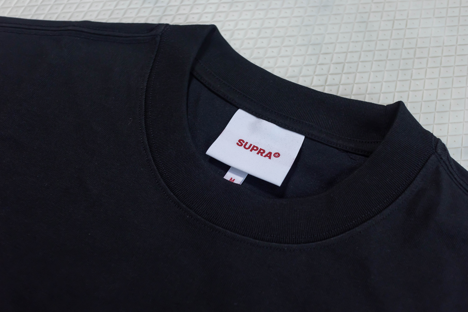 남자 반팔 티셔츠  브랜드 수프라(SUPRA) 여름 여행룩 코디
