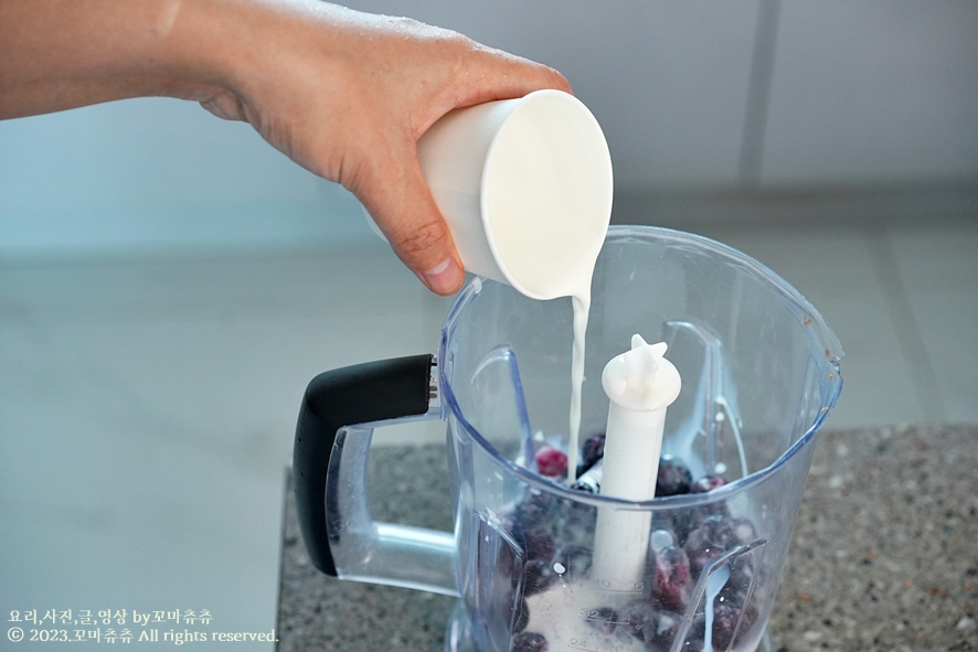 블루베리주스 블루베리 요거트 스무디 만들기 냉동 블루베리 우유 요리 칼로리 건강주스 블루베리효능