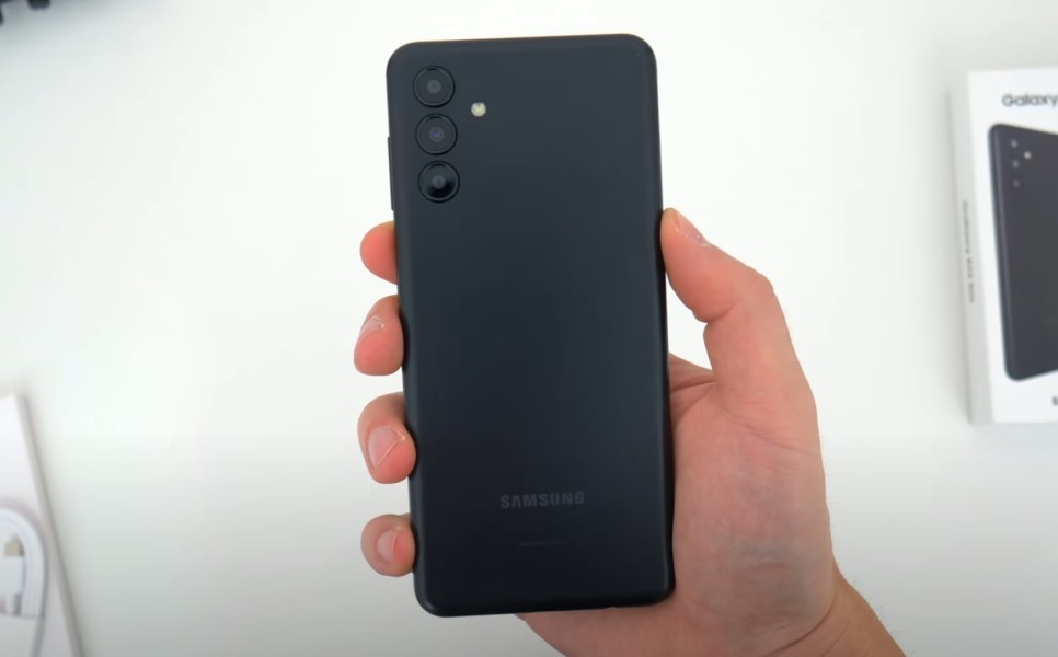 갤럭시와이드 5, 갤럭시와이드6 비교, 삼성 중저가폰 특징은?