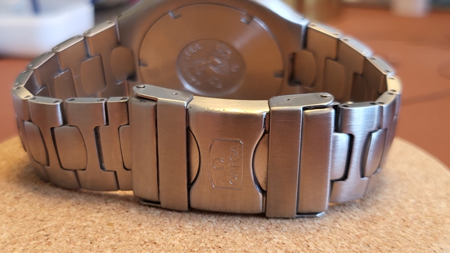 오메가 씨마스터200 프리본드 쿼츠 시계 판매합니다