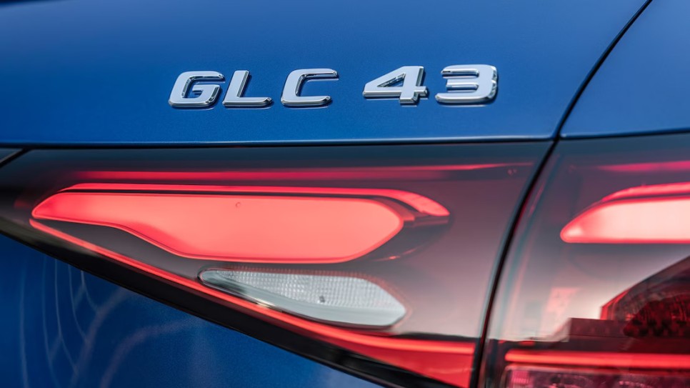 AMG 최초의 퍼포먼스 하이브리드 SUV, 2024 메르세데스 AMG GLC 63 S E 퍼포먼스 SUV 공개