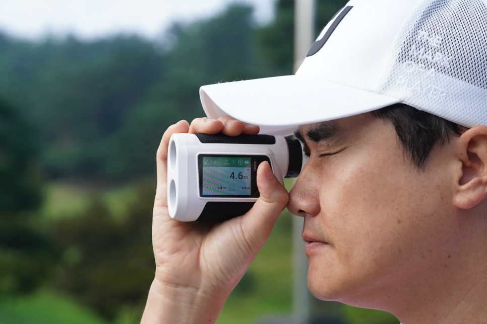 LCD모니터와 음성서비스로 확인가능한 골프거리측정기 크로스엑스