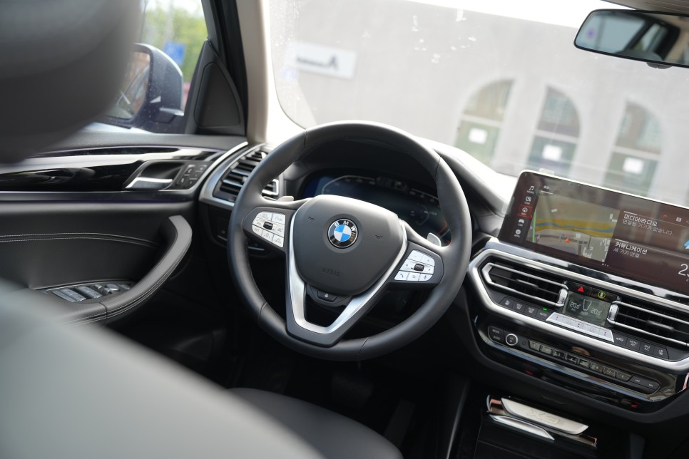 BMW X3 20d xLine 시승기, 부족한 옵션은 채워지고 할인 프로모션은 커진 도심형 SUV의 정석!