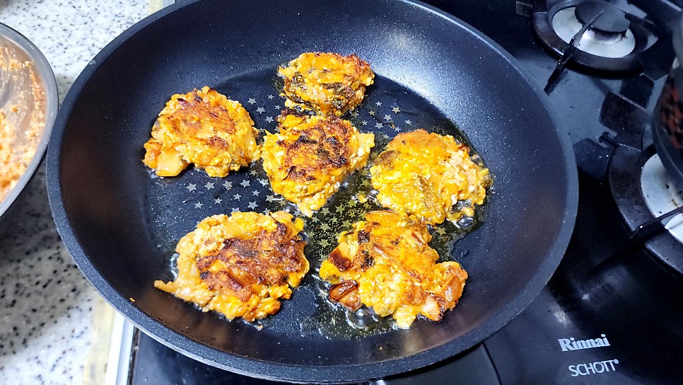 혼술안주 두부김치전 집에서 간단한 술안주 두부요리 김치전반죽 신김치요리