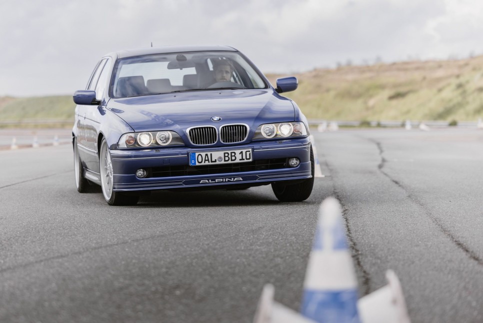 역사상 가장 강력한 BMW, 알피나(ALPINA) B5 GT 리뷰