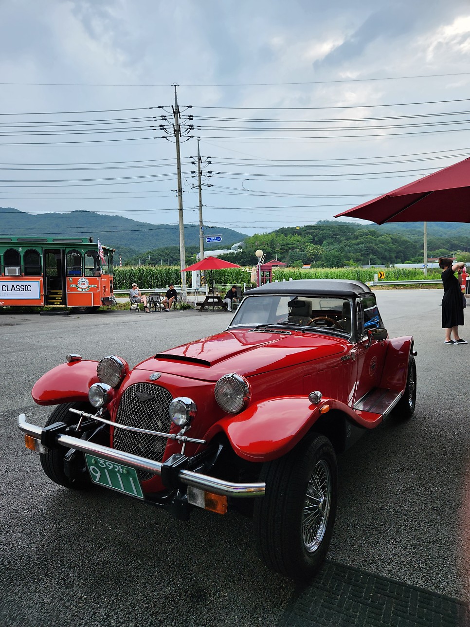 용인에 있는 수영장 글램핑과 자동차 카페