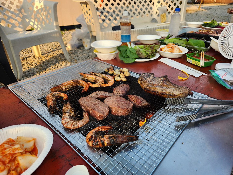 용인에 있는 수영장 글램핑과 자동차 카페