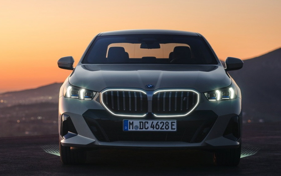 BMW5 시리즈 풀체인지 530i 540i XDrive M60 출시일 디자인 실내 내부 스펙