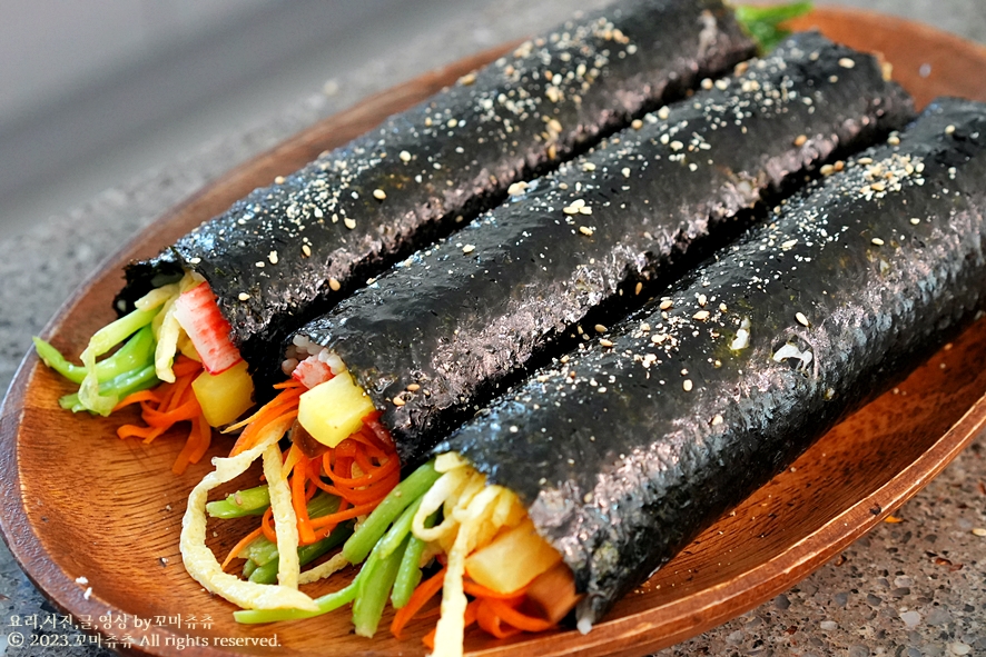 기본 김밥맛있게싸는법 집 김밥 잘 마는법 재료 당근 계란 김밥 만들기 칼로리 도시락 메뉴 추천