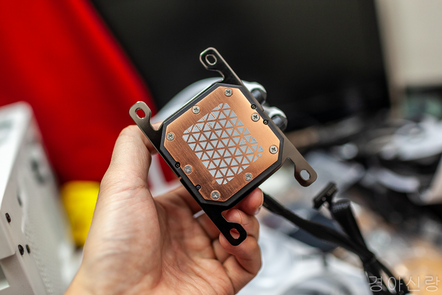 라이젠 PBO 켜기와 AMD 7900 CPU 기본 쿨러와 커세어 수냉 쿨러 온도 비교