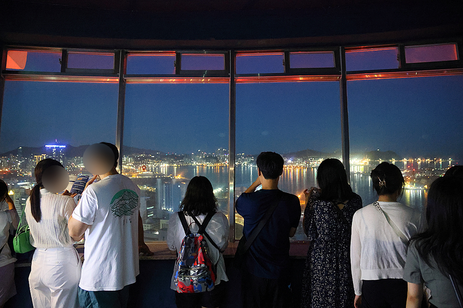 부산 타워 다이아몬드 타워 전망대 불꽃 맵핑쇼 부산 용두산 공원 야경 명소 투어 드라이브 코스