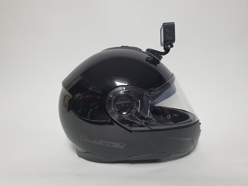 오토바이 타는 분들 액션캠과 헬멧블랙박스를 동시에 사용해보세요.