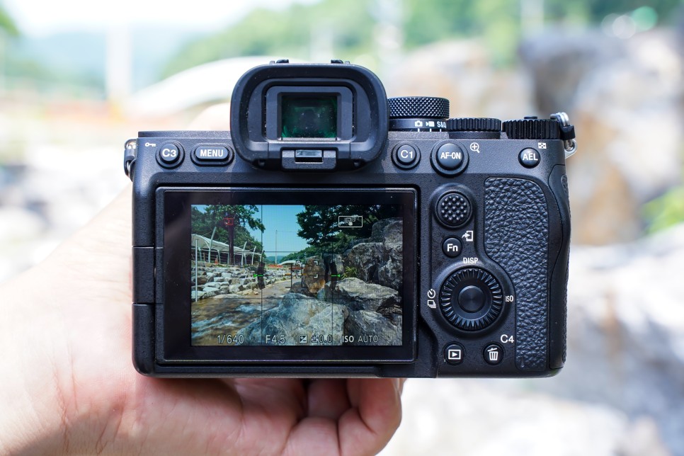 소니 풀프레임 미러리스 카메라 A7M4 동영상과 사진 촬영 능력은 어디까지인가