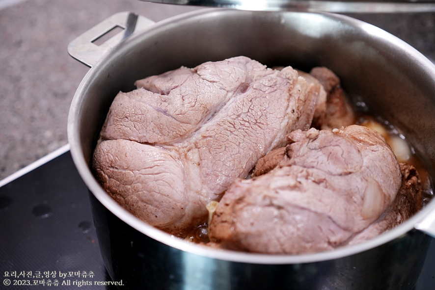 콜라 수육 맛있게 삶는법 간단 돼지고기 아롱사태 수육 돼지수육 삶는법 삶는시간 삶기 보쌈 삶는법