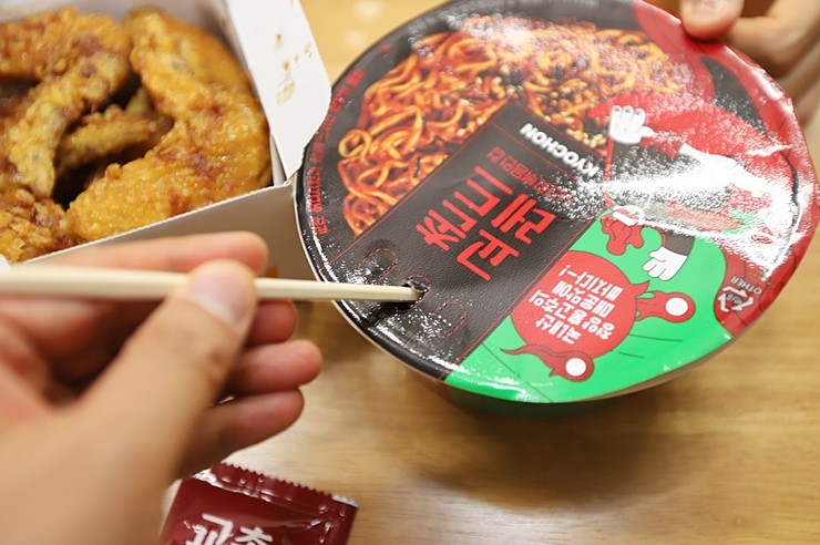 교촌치킨 조합 : 교촌 치면 리뷰 교촌허니점보윙 + 레드시크릿볶음면