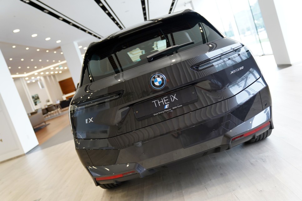 BMW iX 40, 50 전기차 할인 프로모션, 지금이 역대급이에요!