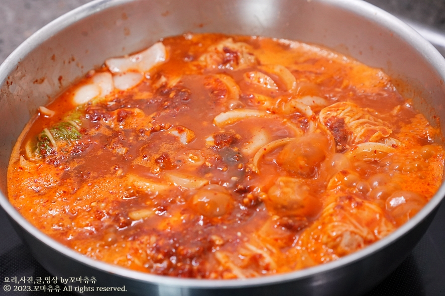 돼지 등갈비 김치찜 레시피 밥도둑 묵은지 돼지고기 김치찜 만들기 돼지등갈비요리