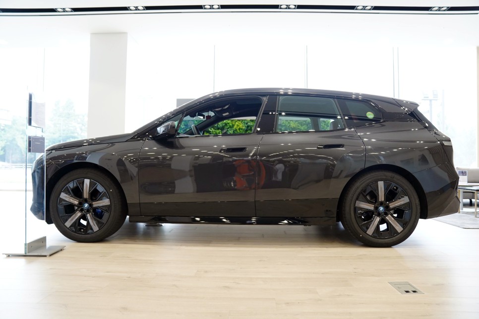 BMW iX 40, 50 전기차 할인 프로모션, 지금이 역대급이에요!