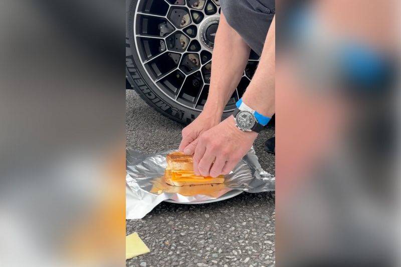 애스턴마틴 발키리 엔진으로 치즈 샌드위치를 해먹는 고든 램지