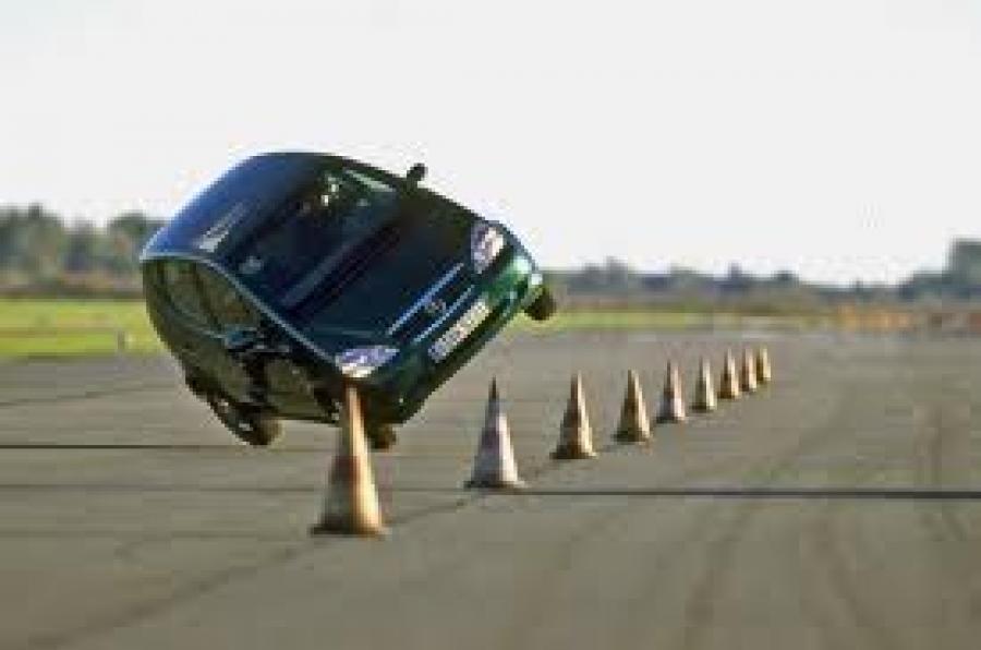포르쉐 타이칸 GTS, 테슬라 모델 S 플래드 회피 기동 테스트 결과(km77.com)