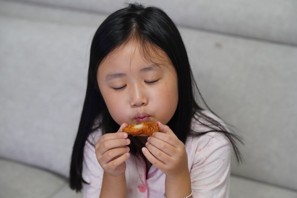 교촌치킨 허니순살 x 레드시크릿볶음면으로 교촌치면 완성 치면적맛궁합 탄생!