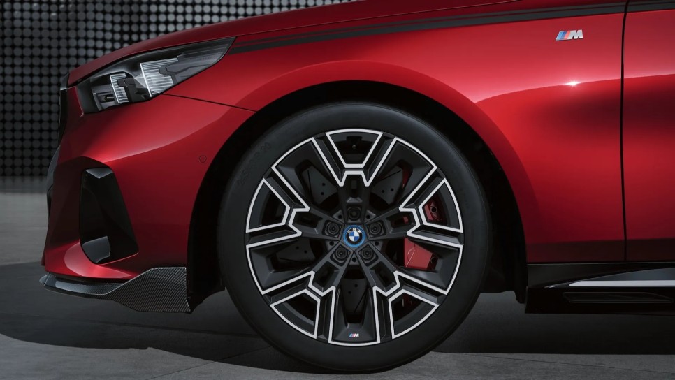 BMW 8세대 신형 5시리즈(G60) M 퍼포먼스 파츠 출시