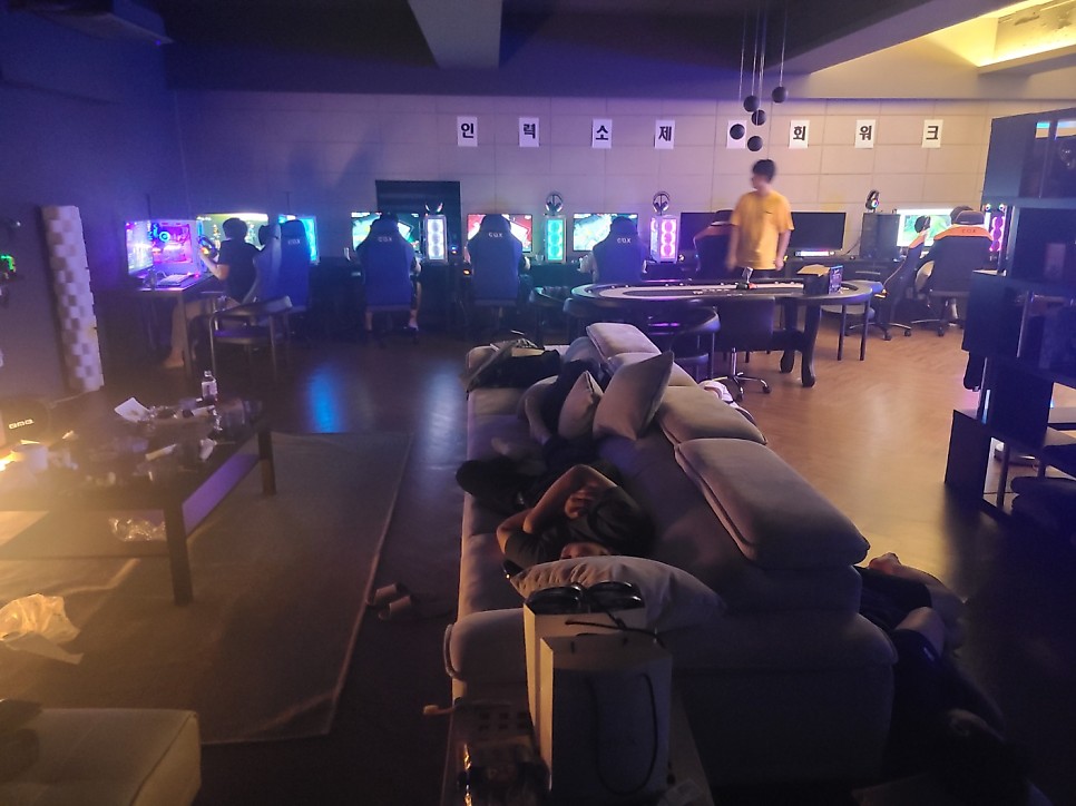 컴퓨터 10대 있는 게임 파티룸 [모야 성수점] 오랜만에 밤샘 게임
