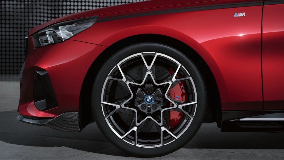 BMW 8세대 신형 5시리즈(G60) M 퍼포먼스 파츠 출시