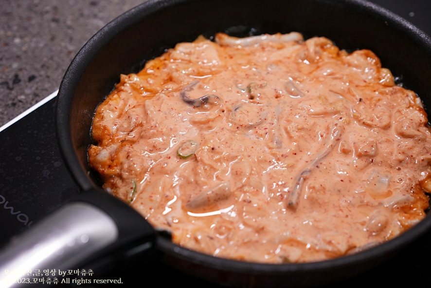 오징어 김치전 바삭하게 만드는법 바삭한 김치전 재료 반죽 만들기 오징어 김치부침개 레시피