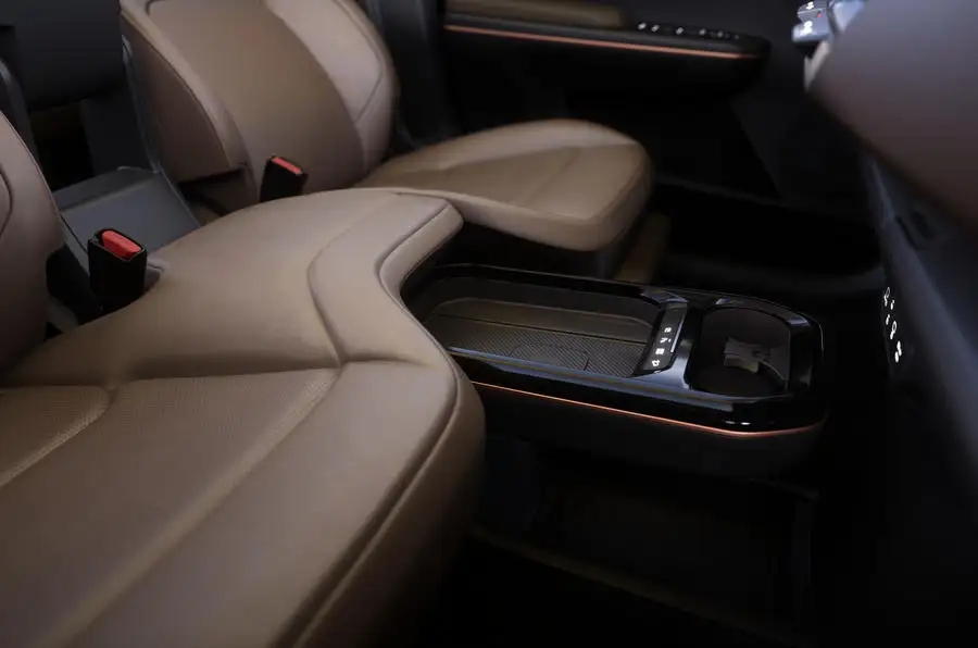 기아 전기 SUV EV5 최초 공개 후 외관과 실내 추가 사진