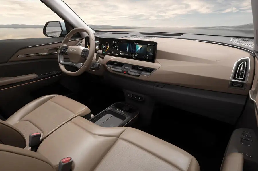 기아 전기 SUV EV5 최초 공개 후 외관과 실내 추가 사진