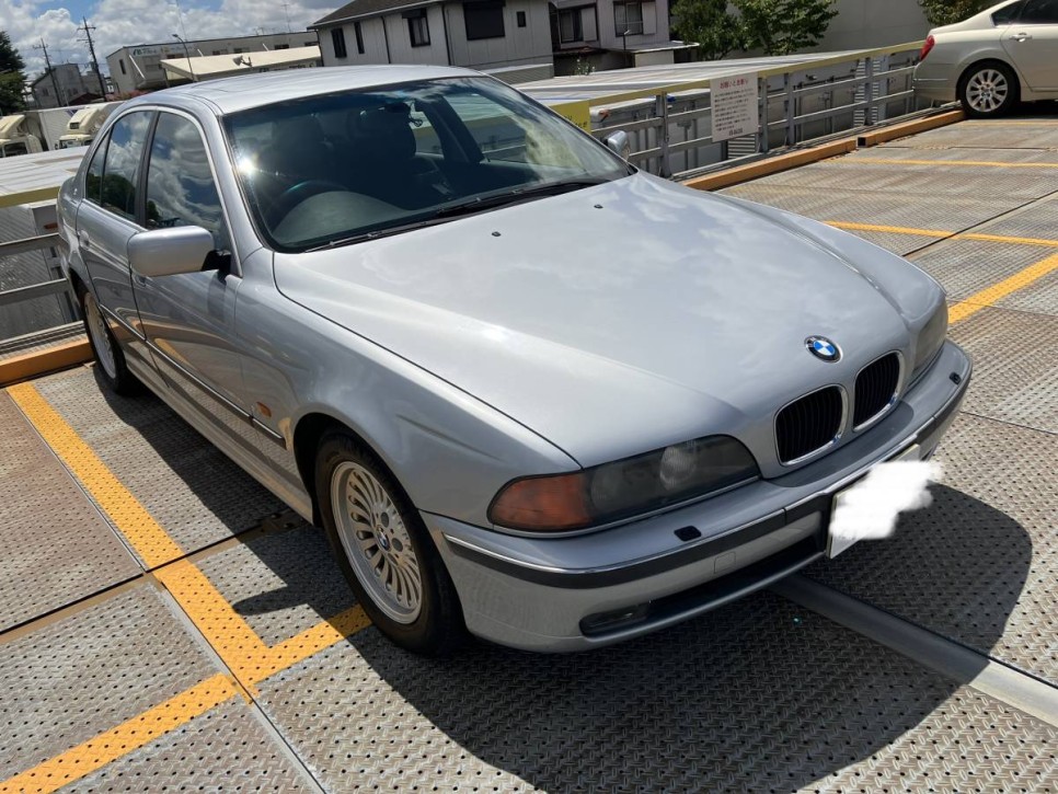 고작 4만키로 달린 BMW E39 528i 매물