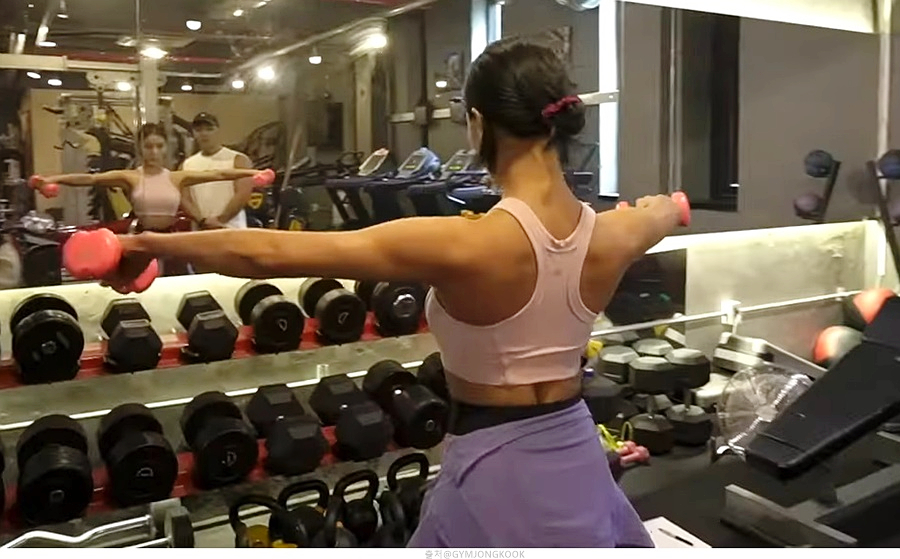 홈트 아령 덤벨 운동 루틴 어깨 넓어지는 직각어깨 측면삼각근운동 여자 남자 사이드레터럴레이즈