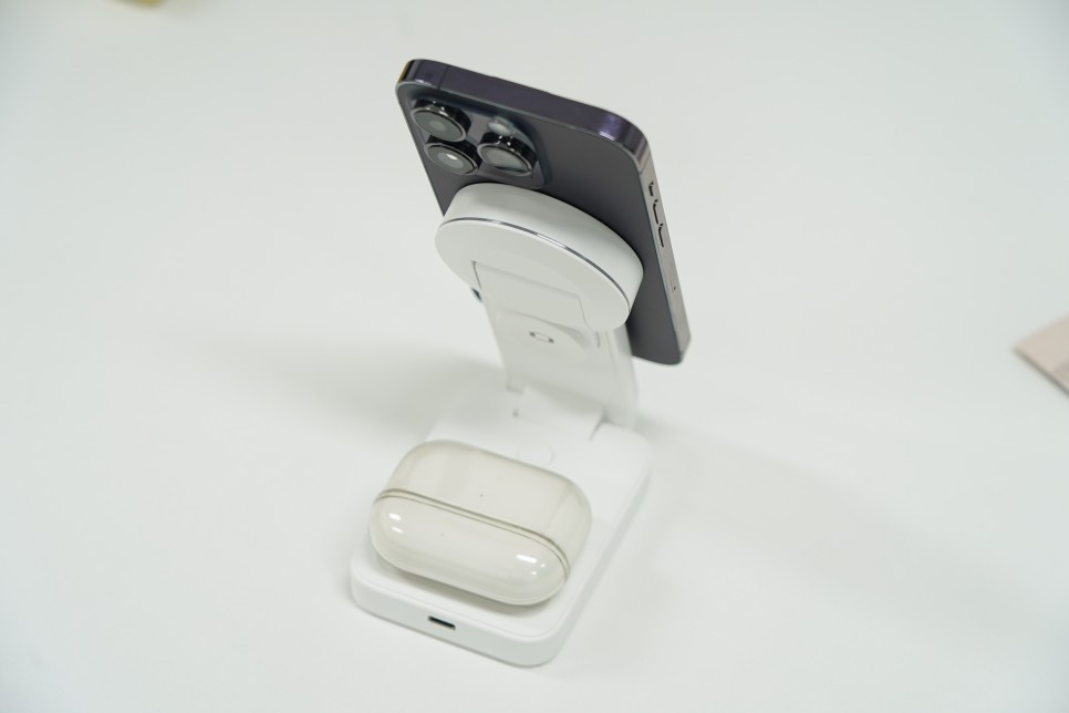 맥세이프 3in1 멀티 무선 충전기, 아이폰, 에어팟 프로, 애플워치를 동시에!