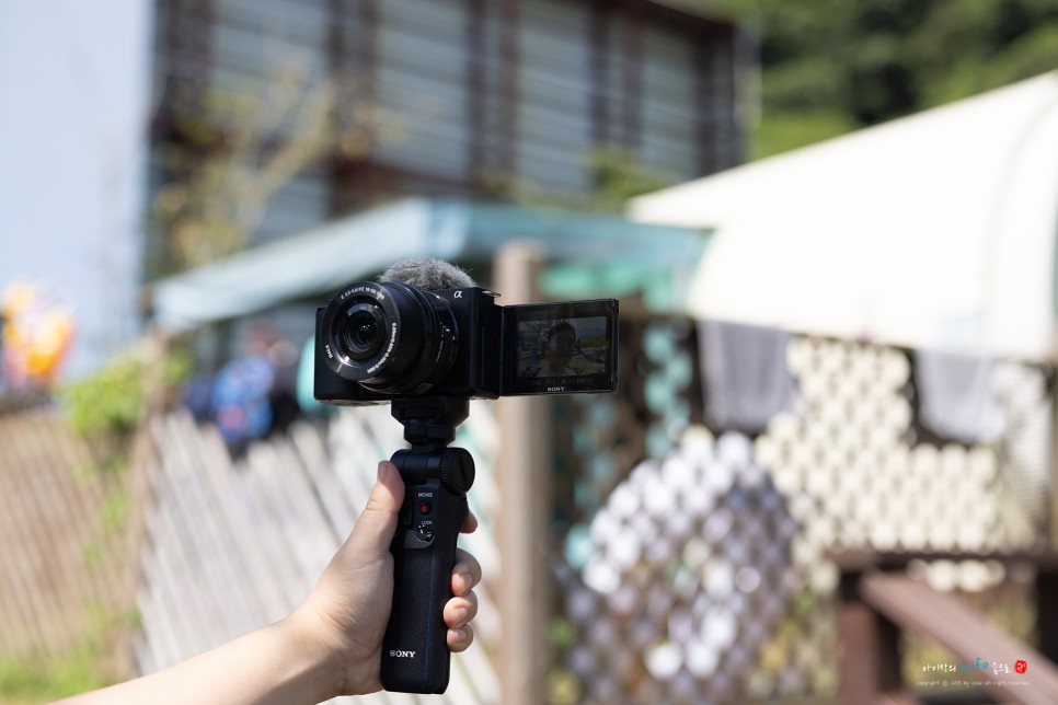 브이로그 유튜버 카메라 소니 ZV-E10과 여름캠핑