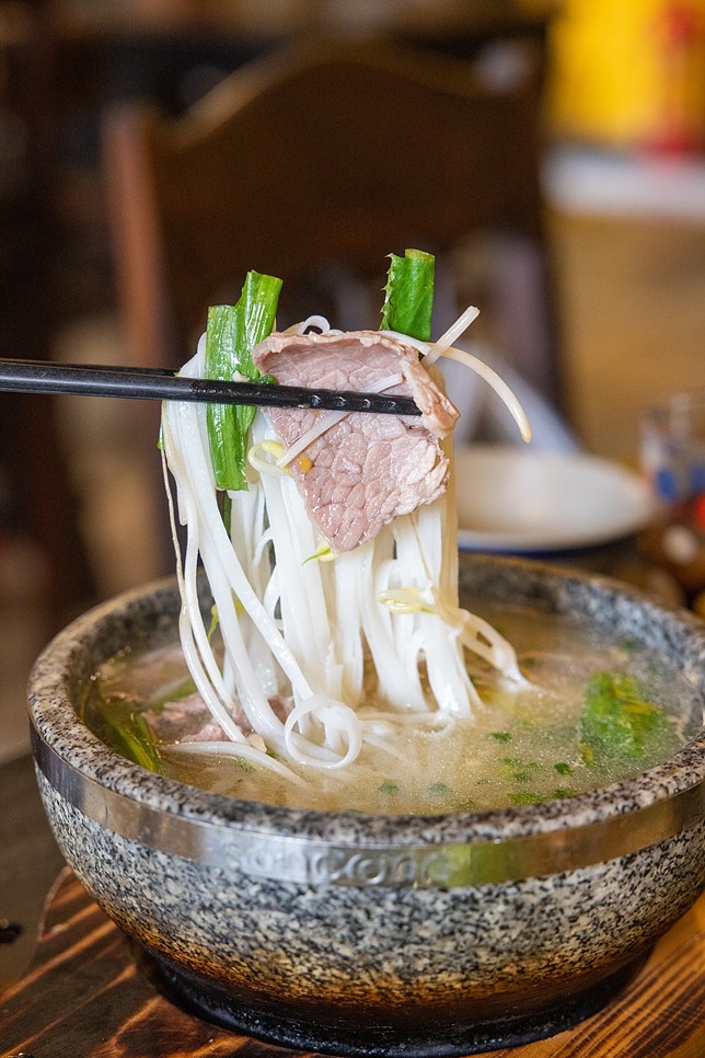 베트남 호이안 올드타운 맛집 벱냐 로컬 식당 뚝배기 쌀국수