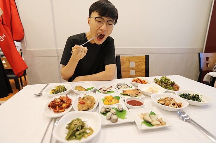 이순신광장 맛집투어 여수 선어 횟집 &quot;희망선어&quot; + 기념품 빵집 &quot;귀감&quot; 먹거리 여수시내 가족여행