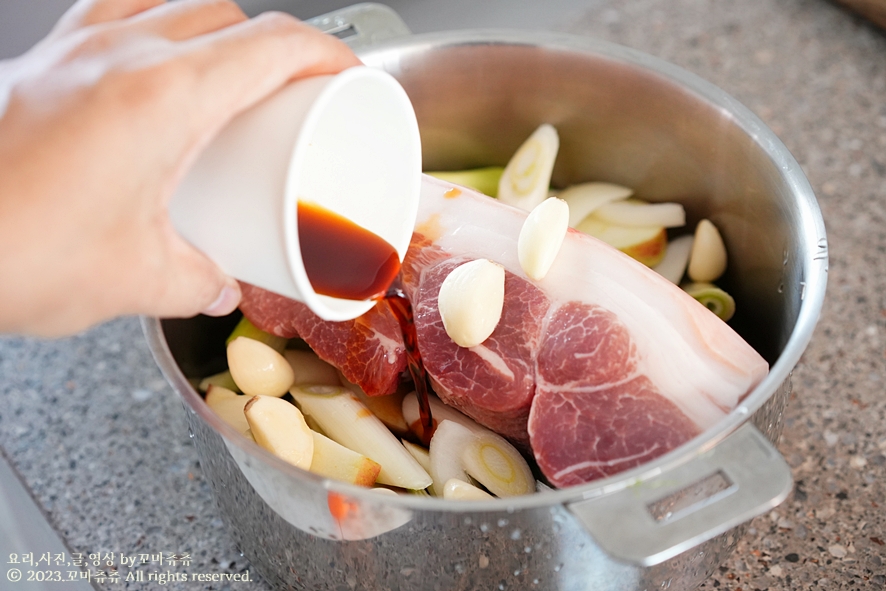 돼지고기 앞다리살 수육 맛있게 삶는법 무수분 돼지 수육 삶는법 삶는시간 보쌈 삶는법