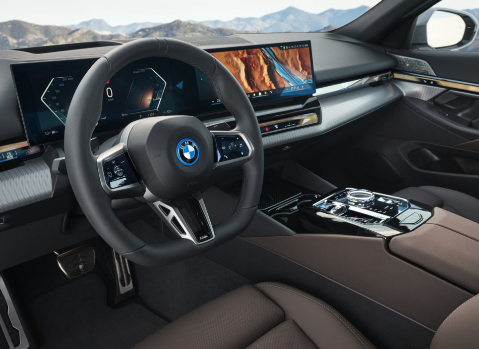 더 커지고 더 강해진 BMW 신형 5시리즈 사전예약 및 트림별 가격 정보(i5 주행가능거리 384km)