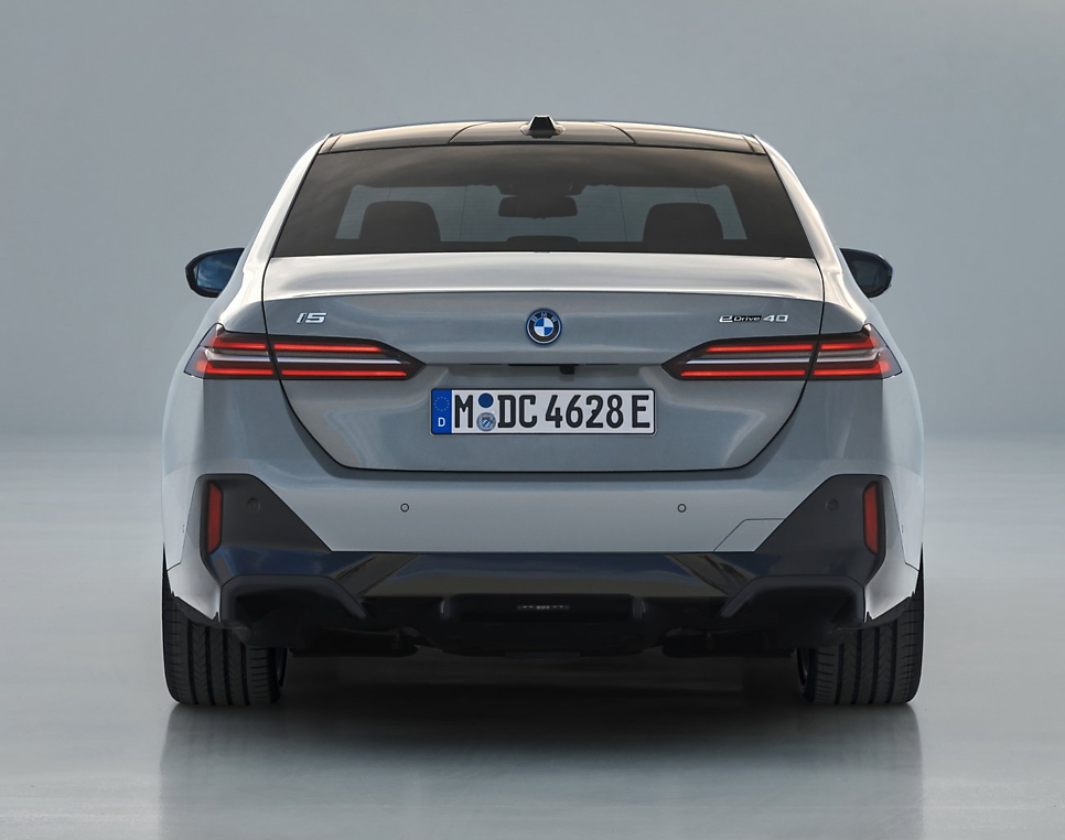 더 커지고 더 강해진 BMW 신형 5시리즈 사전예약 및 트림별 가격 정보(i5 주행가능거리 384km)