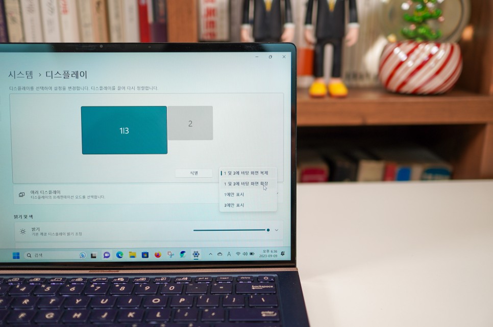 노트북 듀얼모니터 연결 설정으로 위치 배율 조절하는 방법