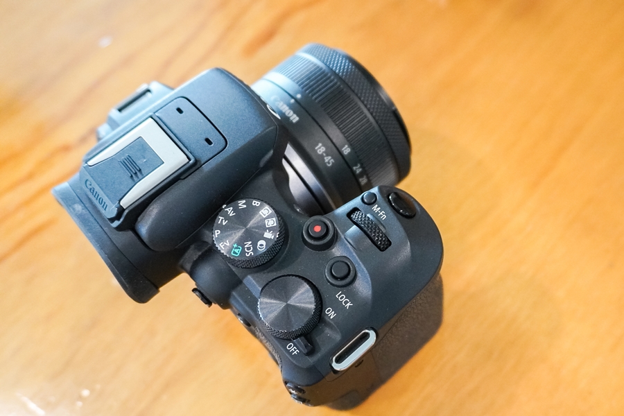 캐논 미러리스 카메라 EOS R10, 작고 가벼운 4K 브이로그 카메라