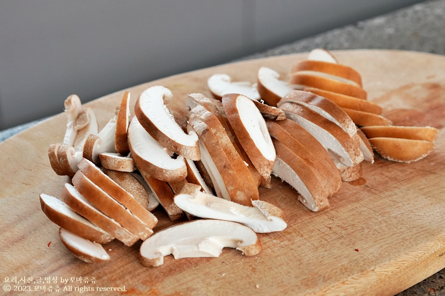 생 표고버섯볶음 만드는 법 굴소스 맛있는 표고버섯요리 표고 버섯종류
