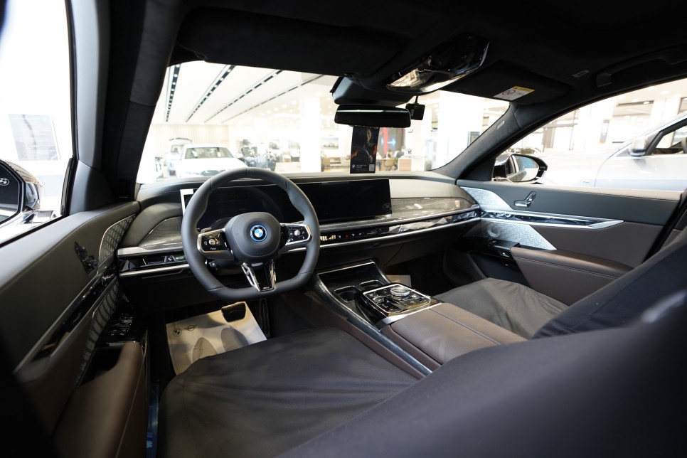 2023 BMW i7 M60 2열 시승기, 실내 인테리어 및 공간 리뷰