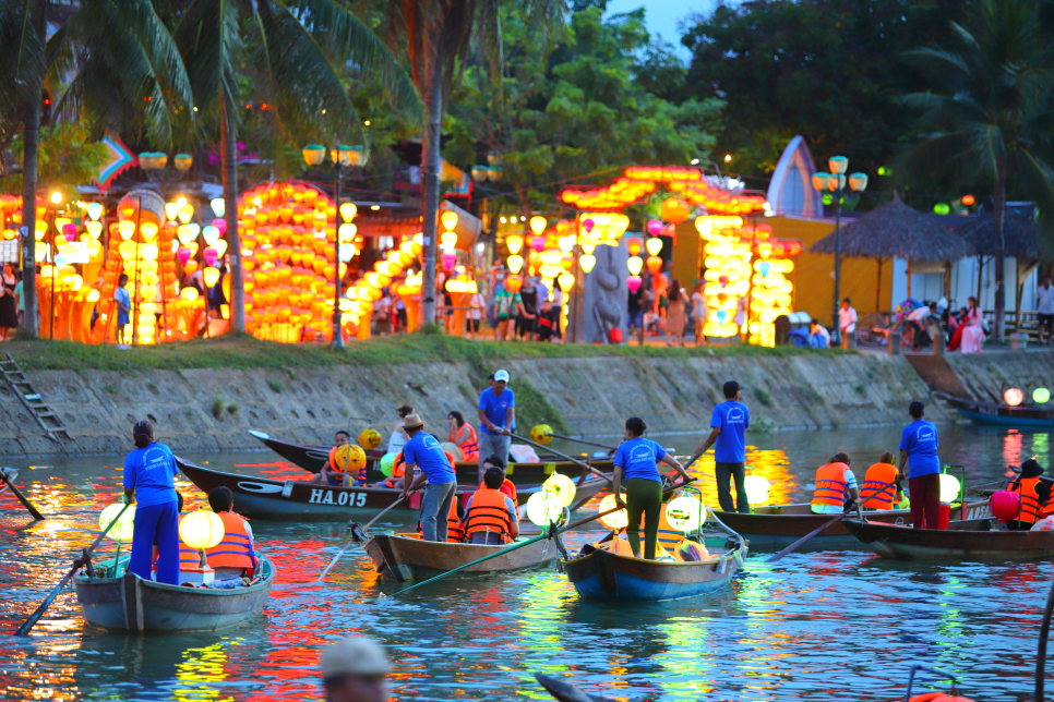 베트남 호이안 올드타운 바구니배 소원배 에코투어 코스