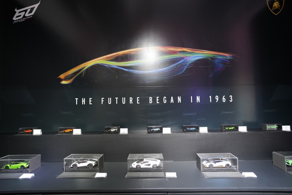 오토모빌리 람보르기니 창립 60주년 기념 브랜드 팝업 라운지, 쿤타치 디아블로 우루스 우라칸 전시