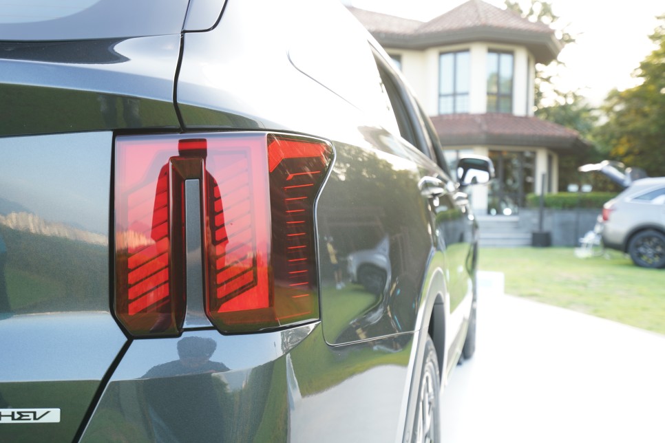쏘렌토 국산 하이브리드 SUV 높은 인기 SK렌터카 다이렉트로 구매해보세요.