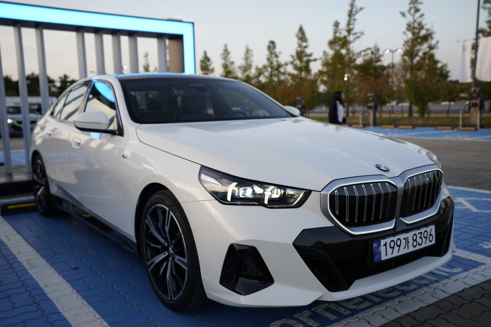 BMW 5시리즈 풀체인지, 순수 전기차 i5 출시 행사 스케치 및 시승기