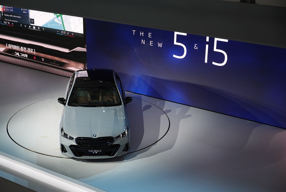 BMW 5시리즈 풀체인지 공개 VIP 초청 행사, 신형 5시리즈 순수전기차 i5와 디젤 523d 맛보기 트랙 주행
