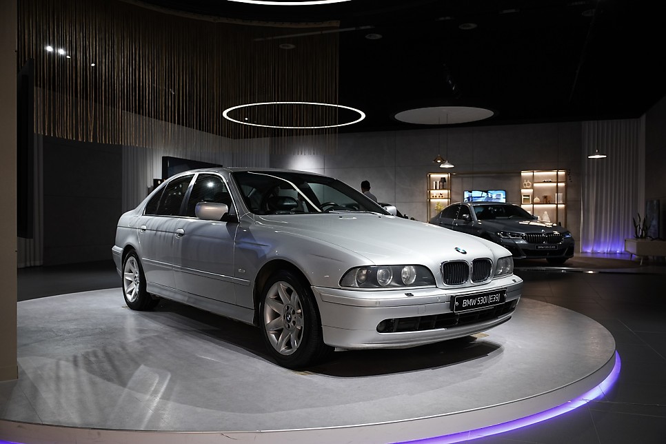 BMW 5시리즈 풀체인지 공개 VIP 초청 행사, 신형 5시리즈 순수전기차 i5와 디젤 523d 맛보기 트랙 주행